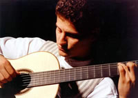 Alieksey plays the violão